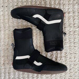 NWT - Vans Surf Boot 2 Hi V 5MM - Black